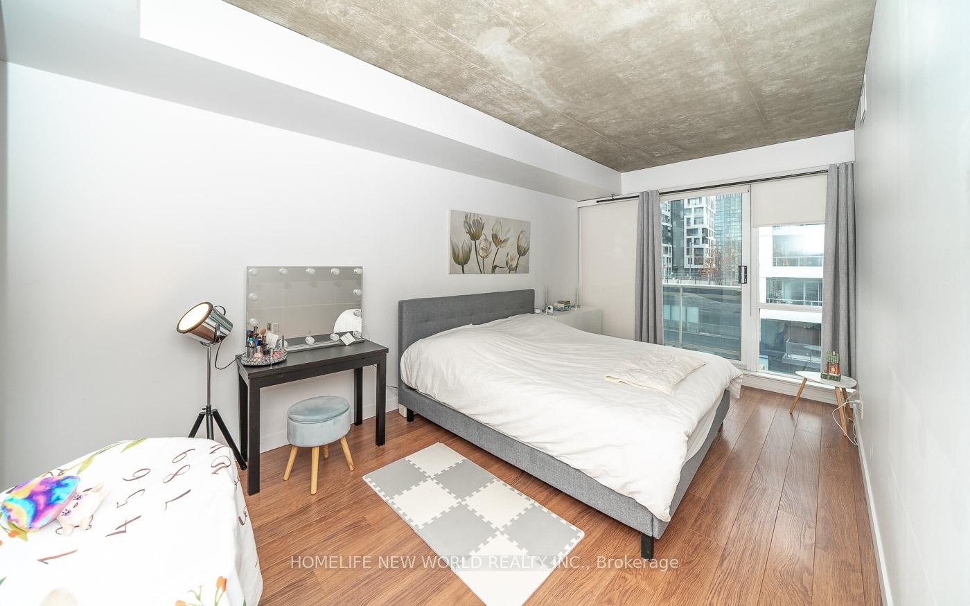 3 Bedrooms Condo at 38 Niagara,  Toronto For sale