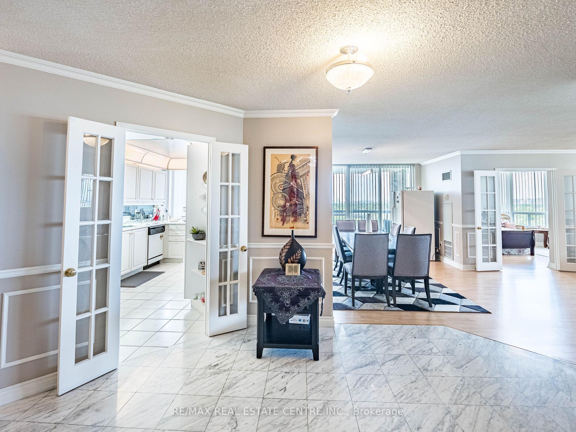 3 Bedrooms Condo at 168 Bonis, Toronto For sale