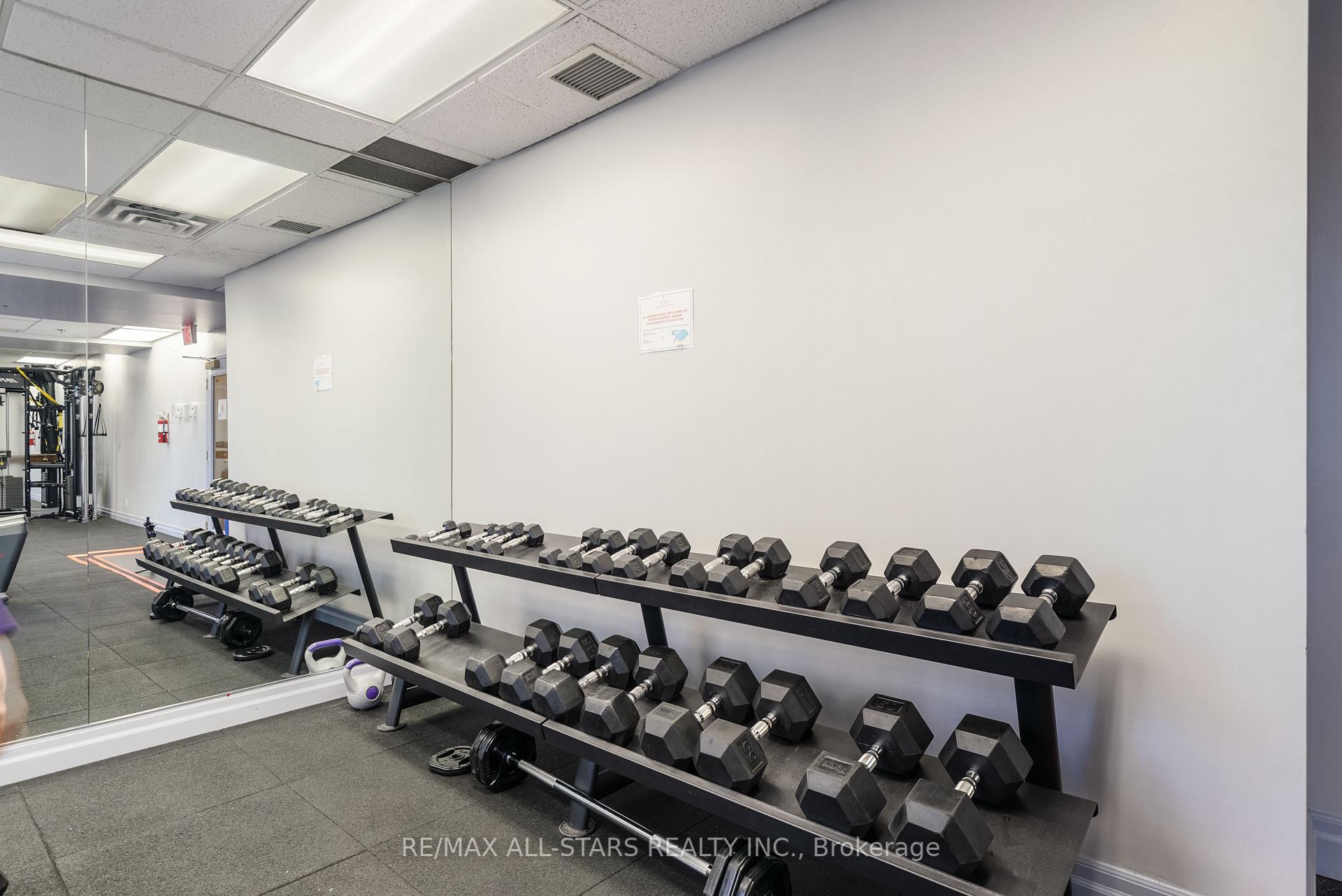 2 Bedrooms Condo at 5 Michael Power, Toronto For sale