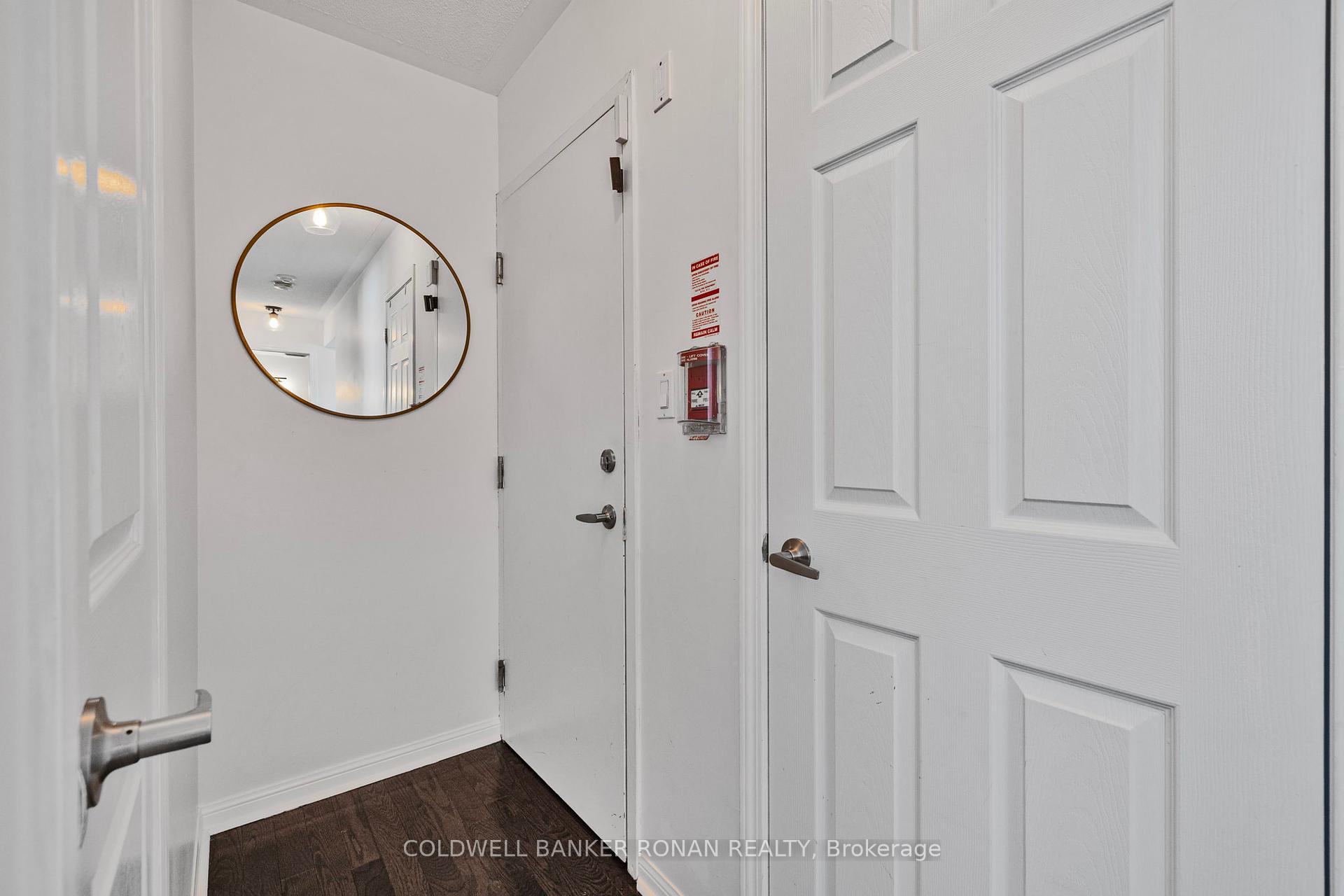 3 Bedrooms Condo at 600 Shoreline, Mississauga For sale