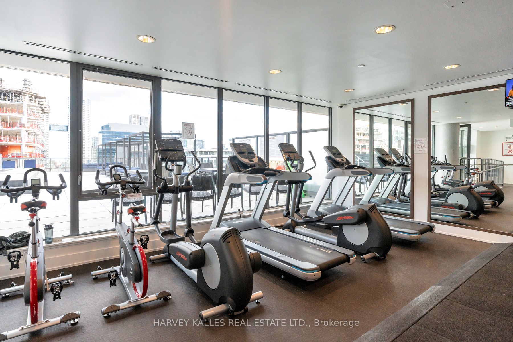 461 Adelaide Street W 827
