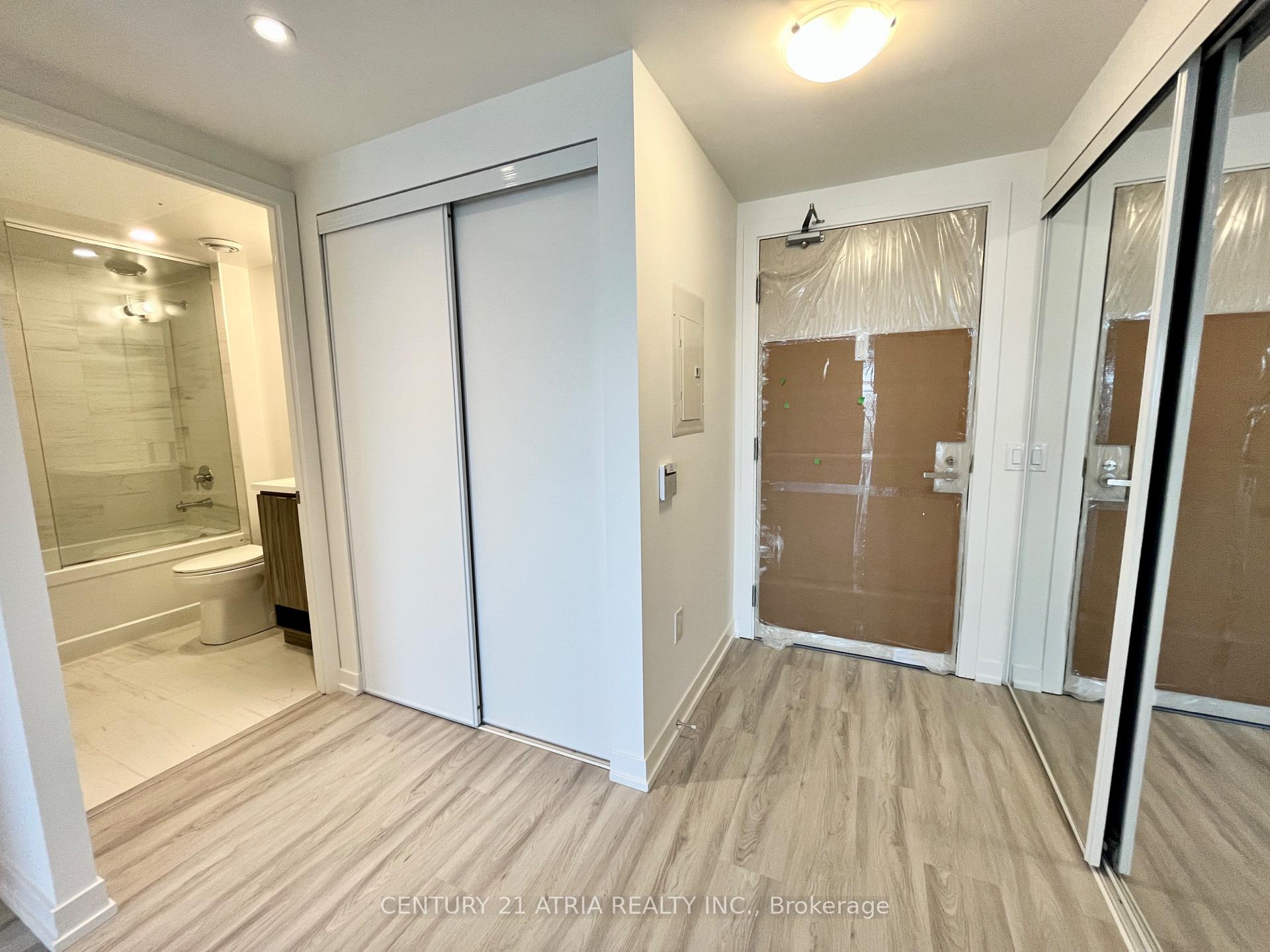 2 Bedrooms Condo at 55 Cooper, Toronto For sale