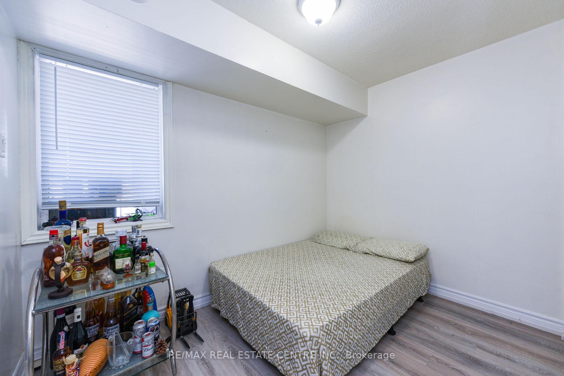 3 Bedrooms Condo at 7405 Goreway, Mississauga For sale