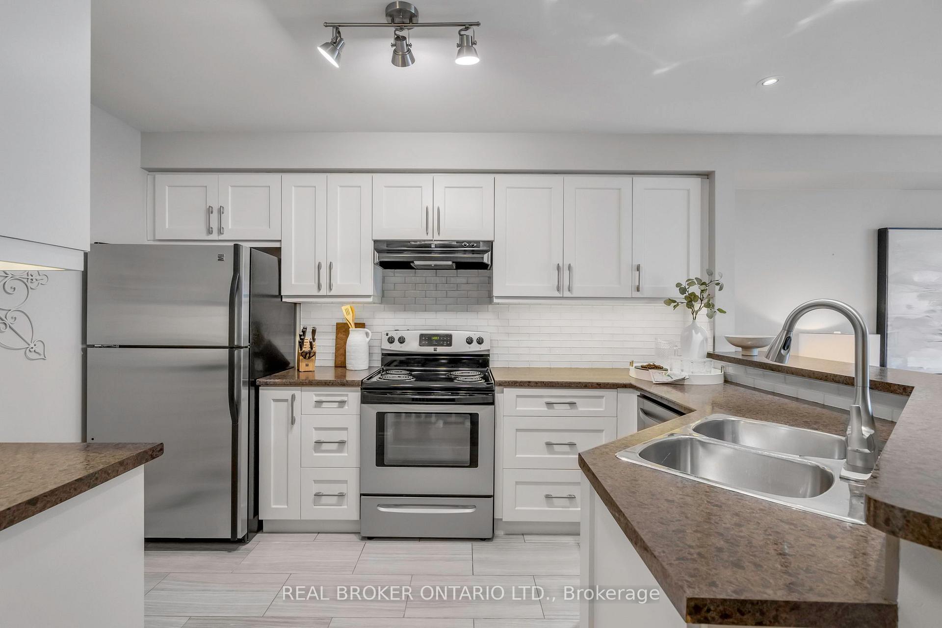 2 Bedrooms Condo at 2015 Cleaver, Burlington For sale