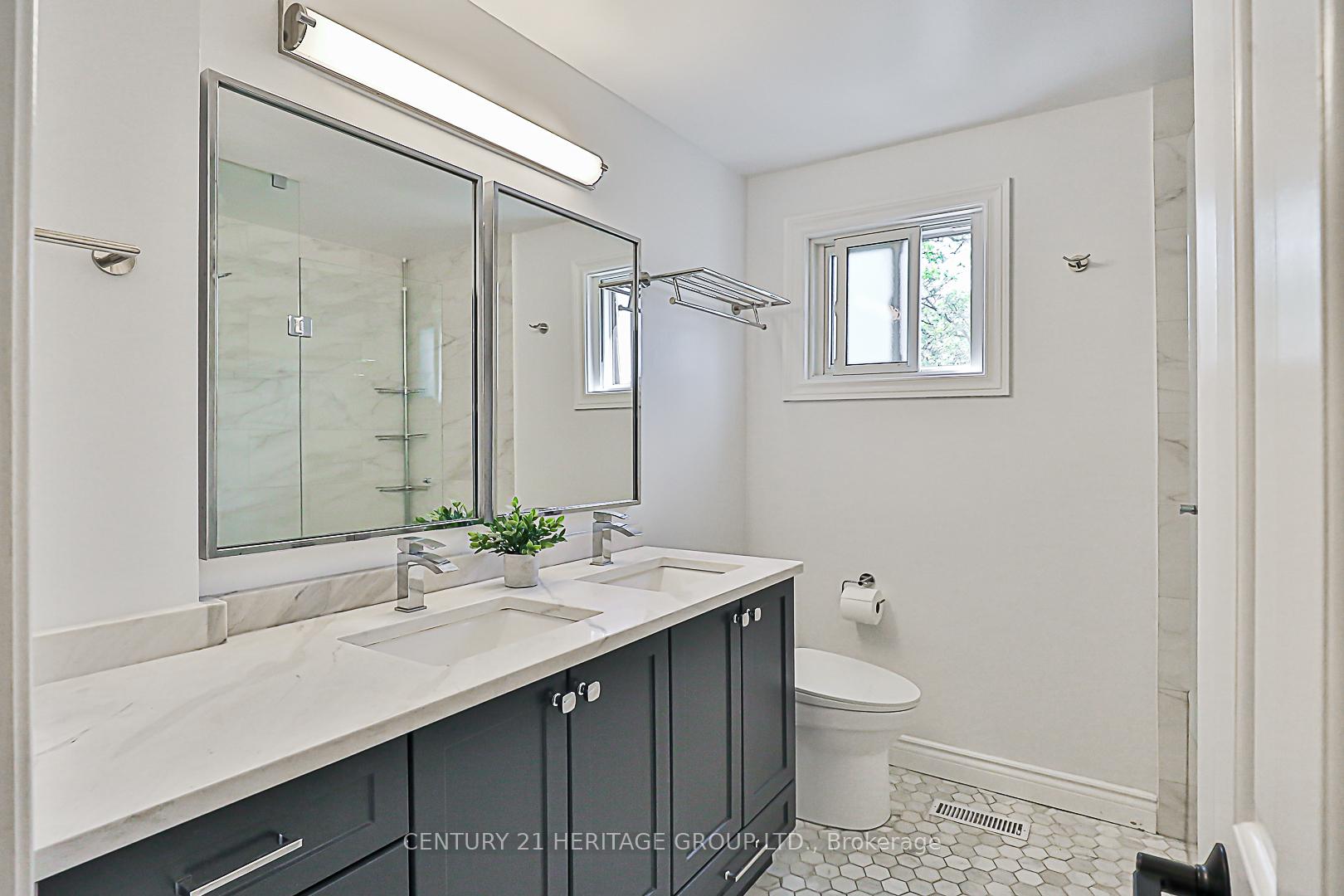 3 Bedrooms Condo at 4 Vale Carse,  Toronto For sale