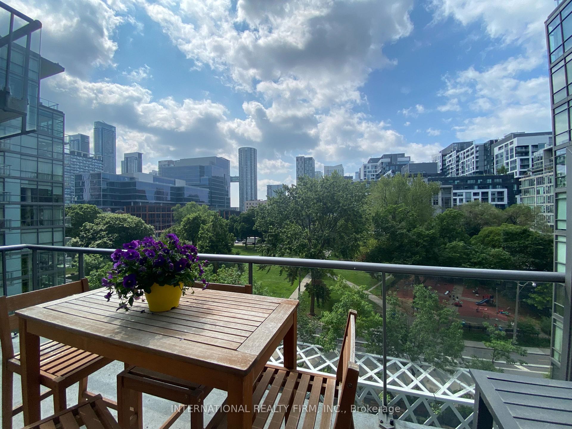 2 Bedrooms Condo at 55 Stewart, Toronto For sale