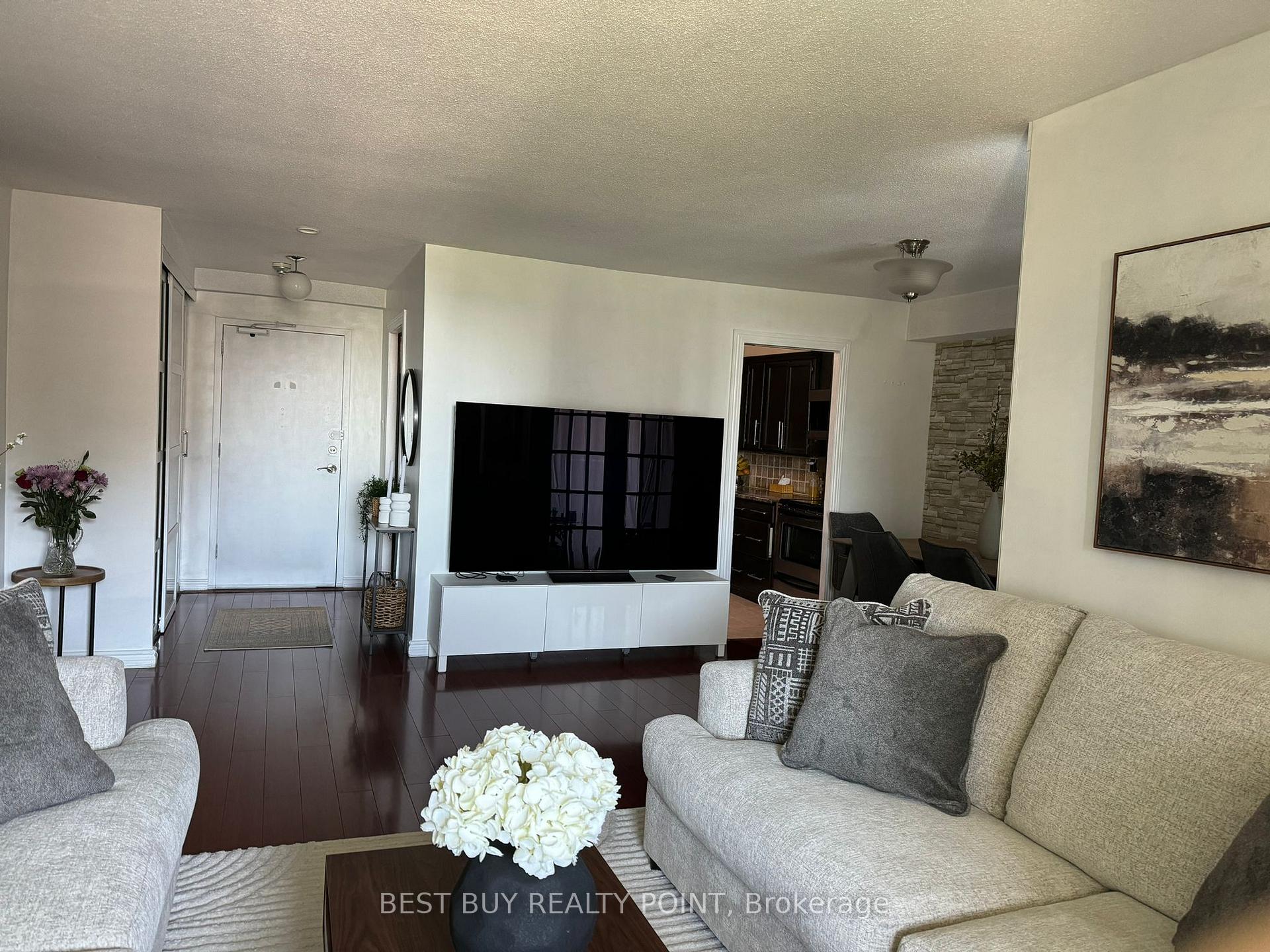 3 Bedrooms Condo at 15 La Rose, Toronto For sale
