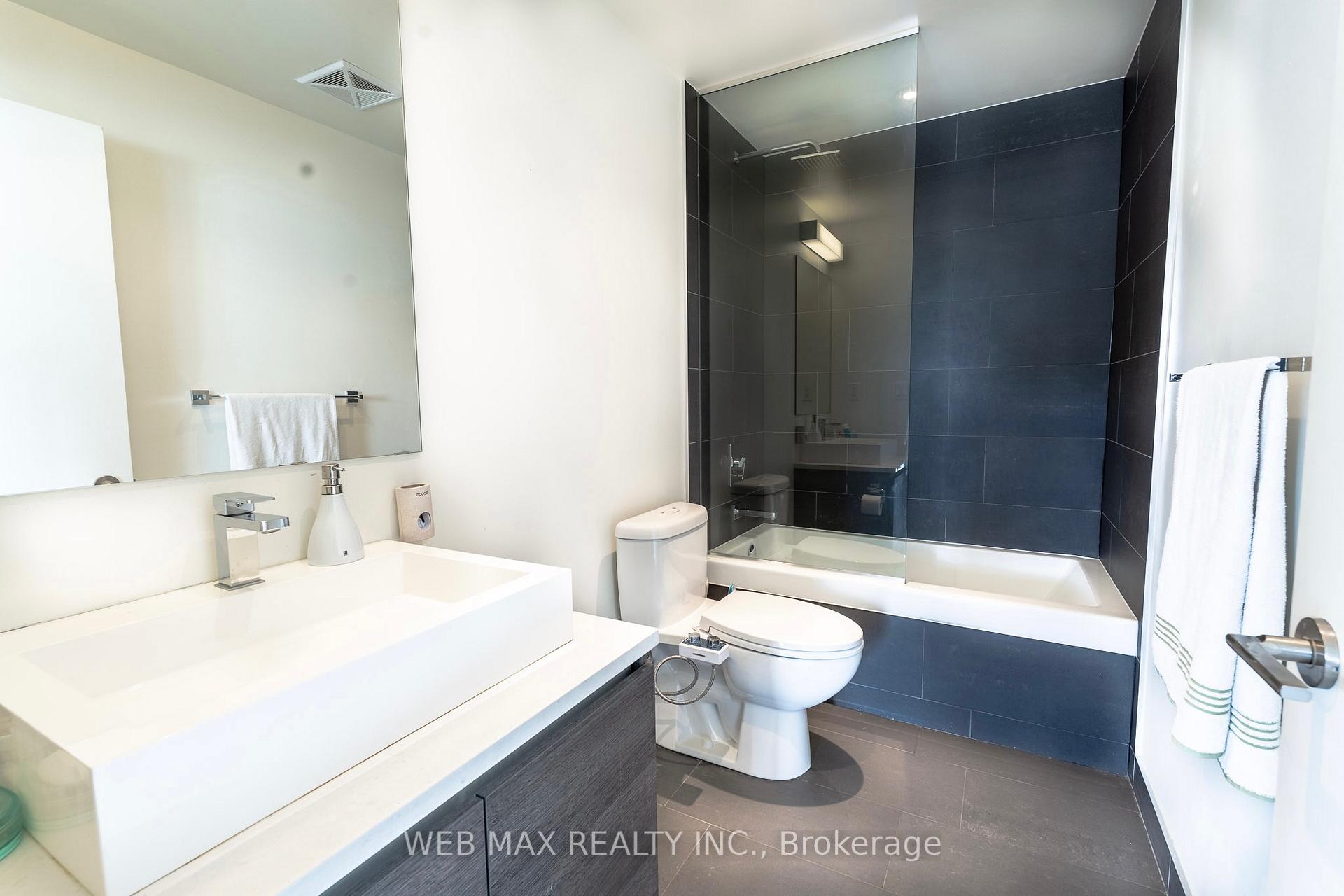 2 Bedrooms Condo at 111 Bathurst, Toronto For sale