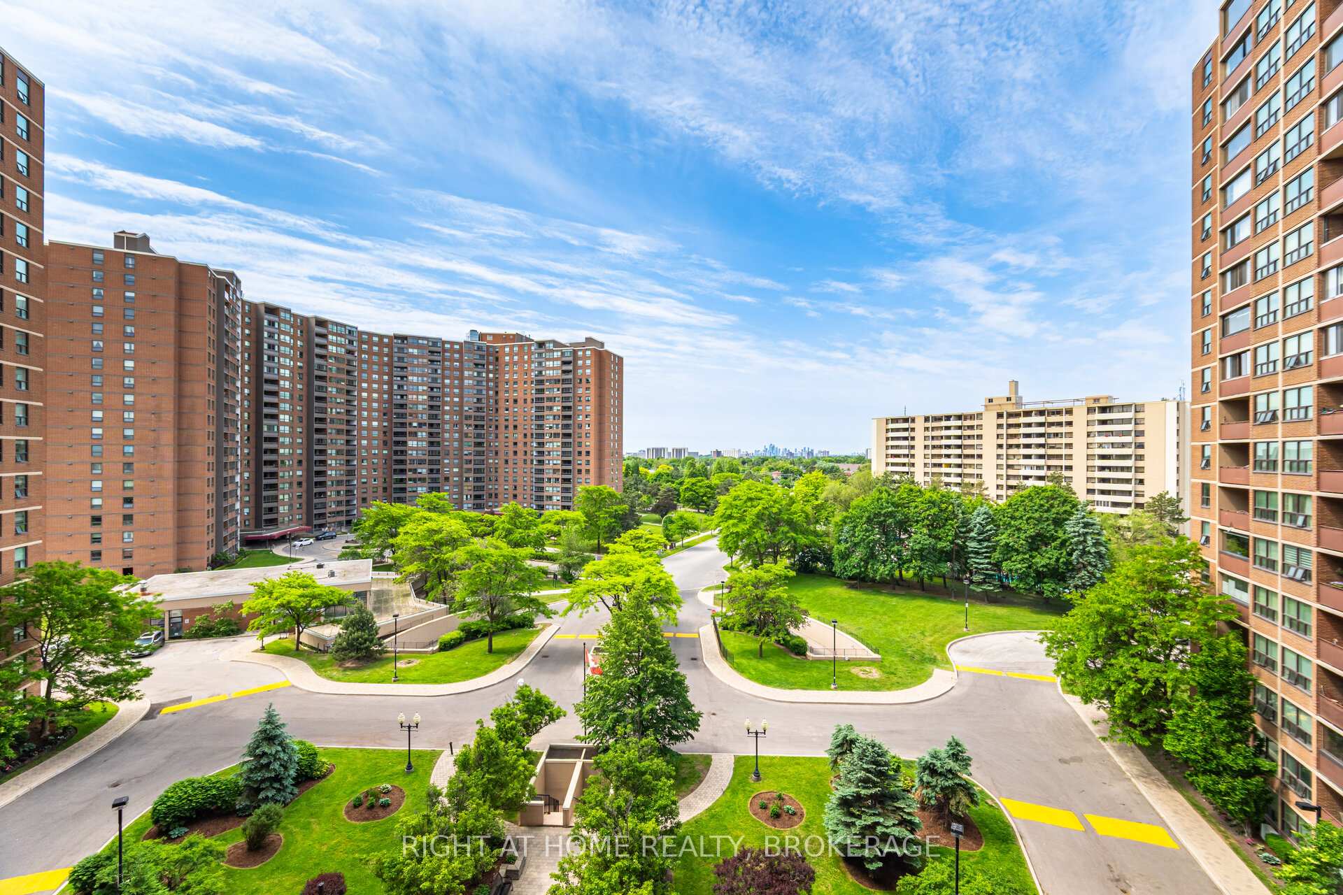 3 Bedrooms Condo at 714 The West Mall, Toronto For sale