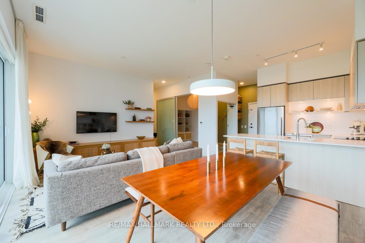 3 Bedrooms Condo at 20 Tubman, Toronto For sale
