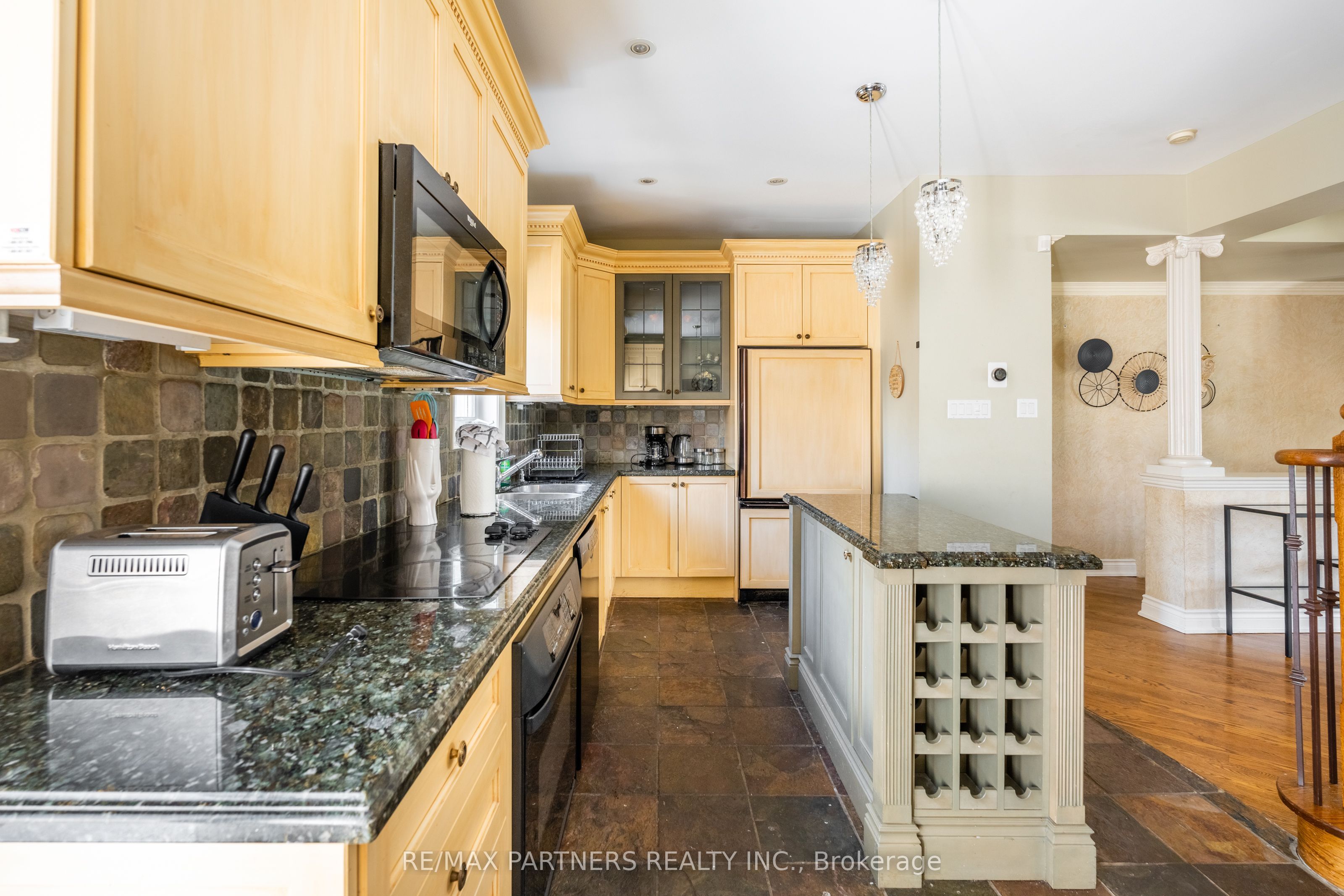 #4 - 3330 Bayview Avenue, Toronto, ON M2M 3R8