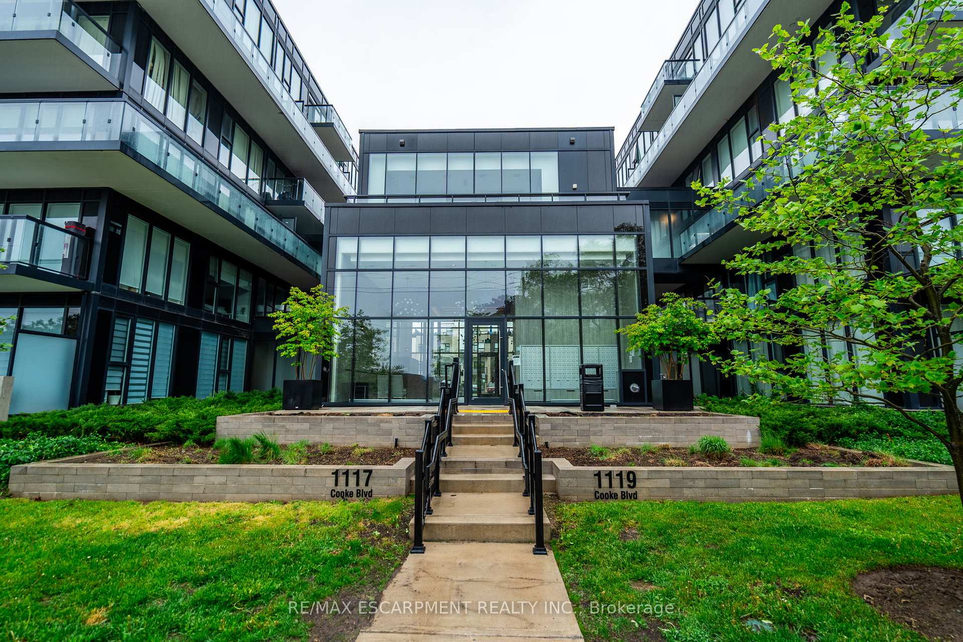 2 Bedrooms Condo at 1119 COOKE, Burlington For sale
