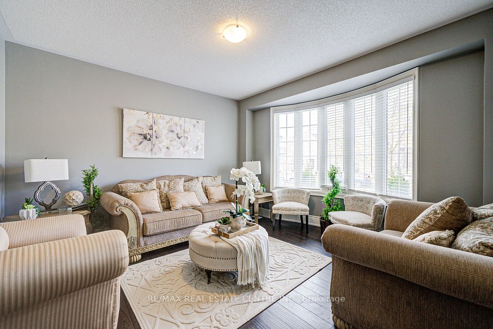 1981 Kurelo Drive, Oshawa, ON L1K 0W8