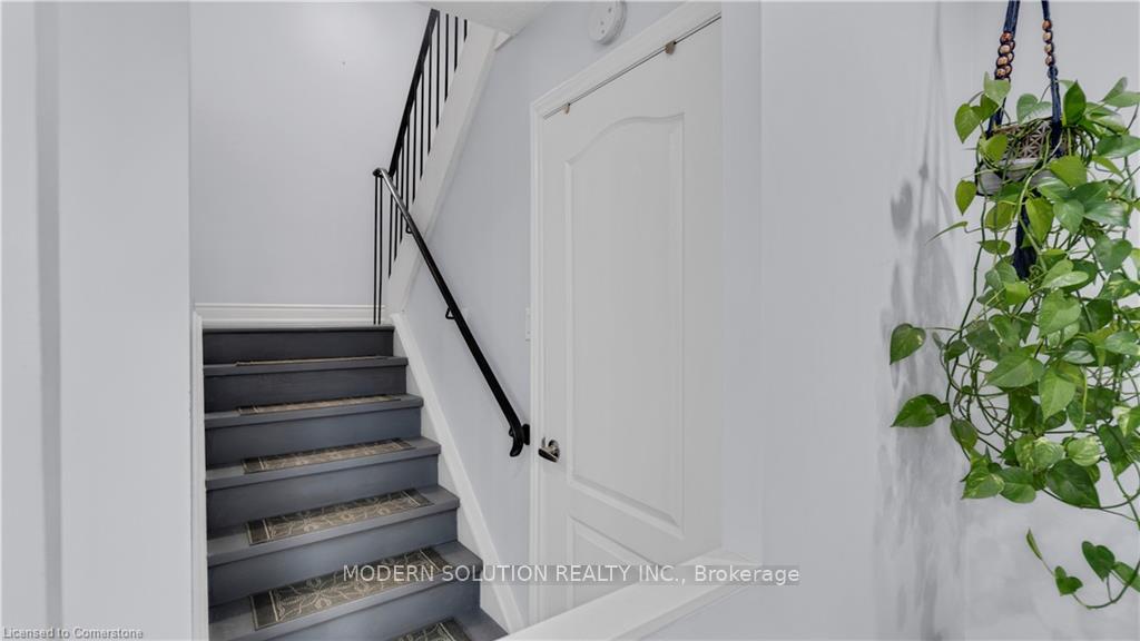 4 Bedrooms Condo at 1016 Falgarwood, Oakville For sale