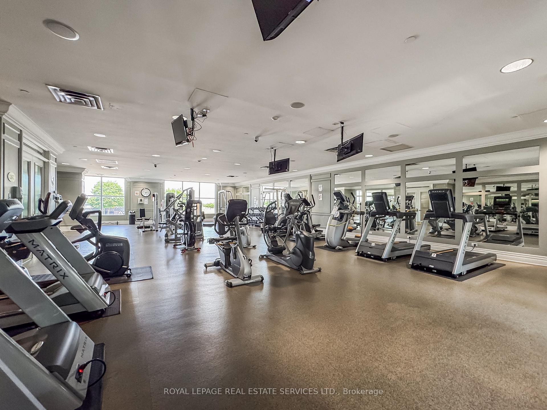 3 Bedrooms Condo at 25 Kingsbridge Garden, Mississauga For sale