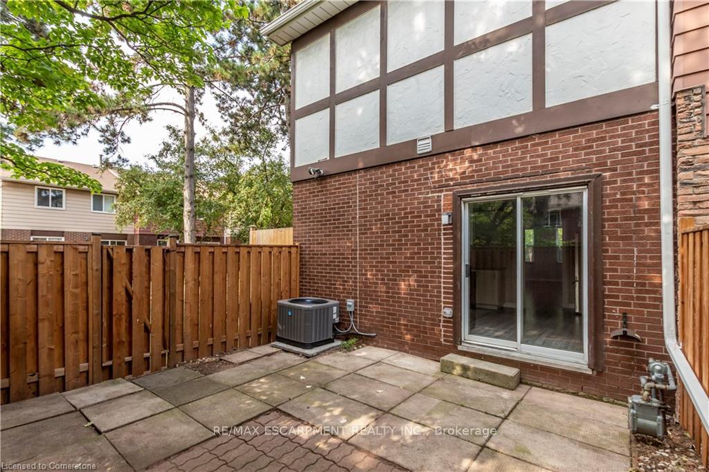 3 Bedrooms Condo at 4199 Longmoor, Burlington For sale