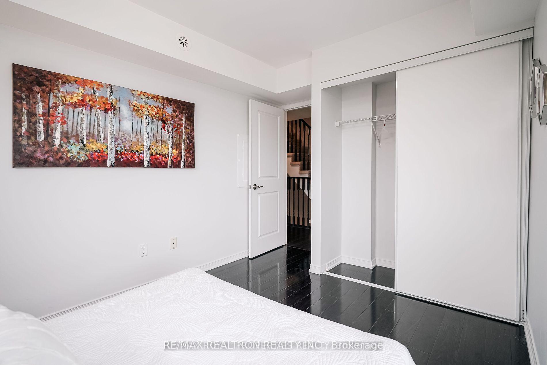 2 Bedrooms Condo at 80 Orchid Place, Toronto For sale