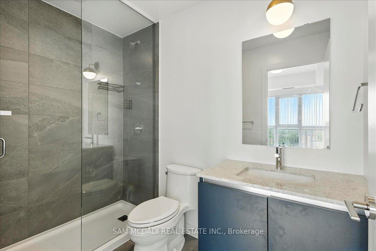 2 Bedrooms Condo at 405 Dundas, Oakville For sale