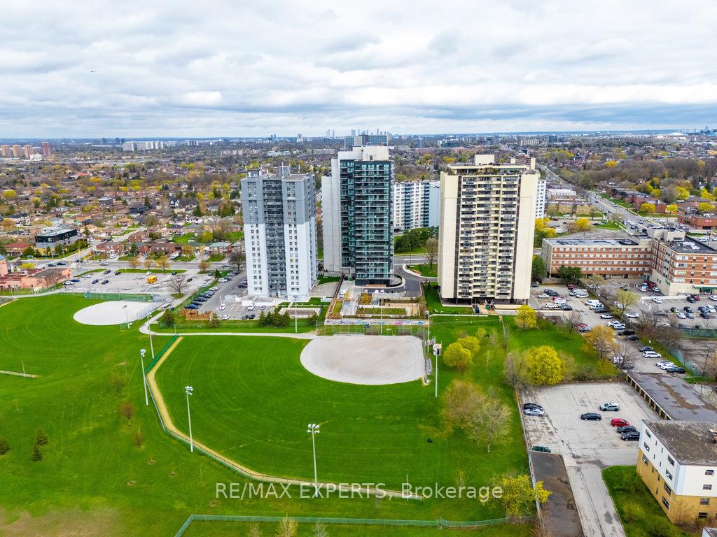 2 Bedrooms Condo at 1461 Lawrence, Toronto For sale