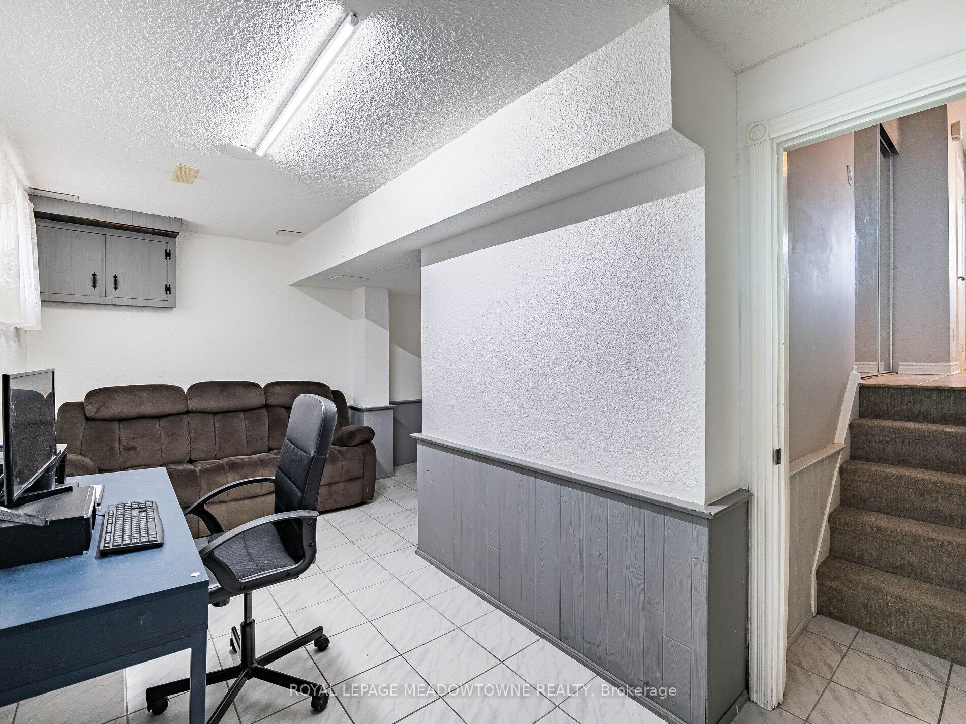 3 Bedrooms Condo at 6780 Formentera, Mississauga For sale