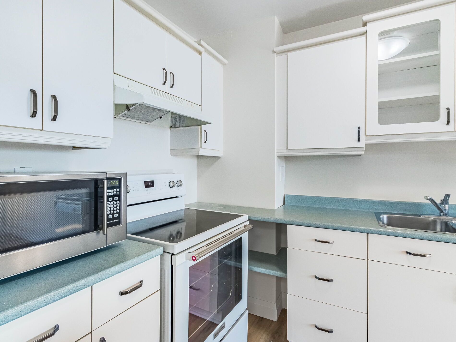 49 Queen Street E 703