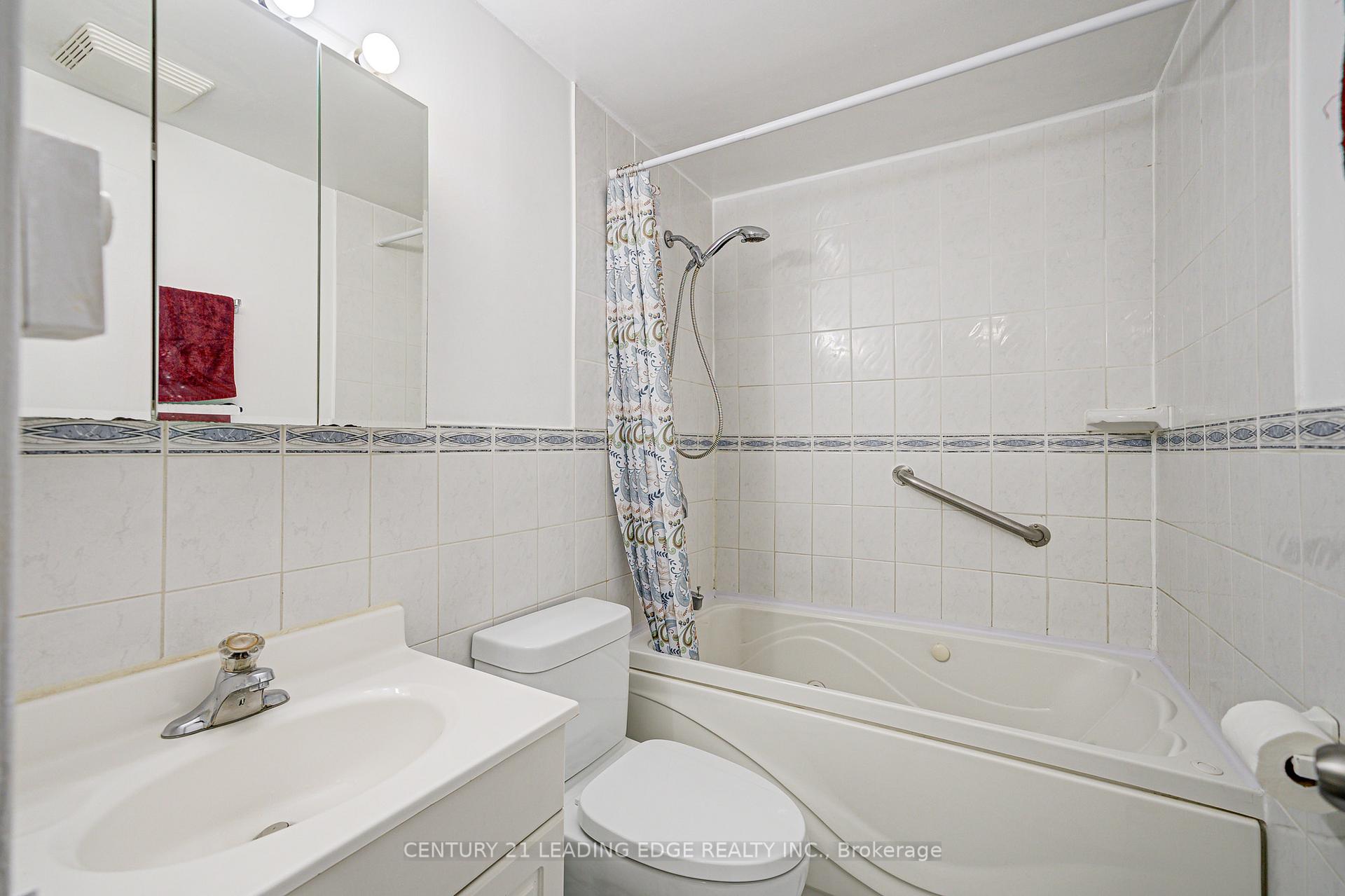 5 Bedrooms Condo at 25 Collinsgrove, Toronto For sale