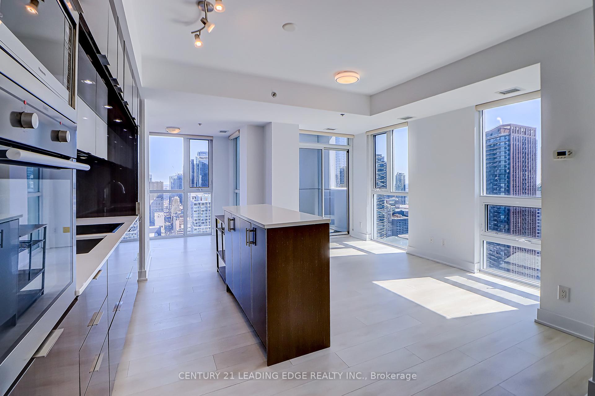 3 Bedrooms Condo at 318 Richmond,  Toronto For sale