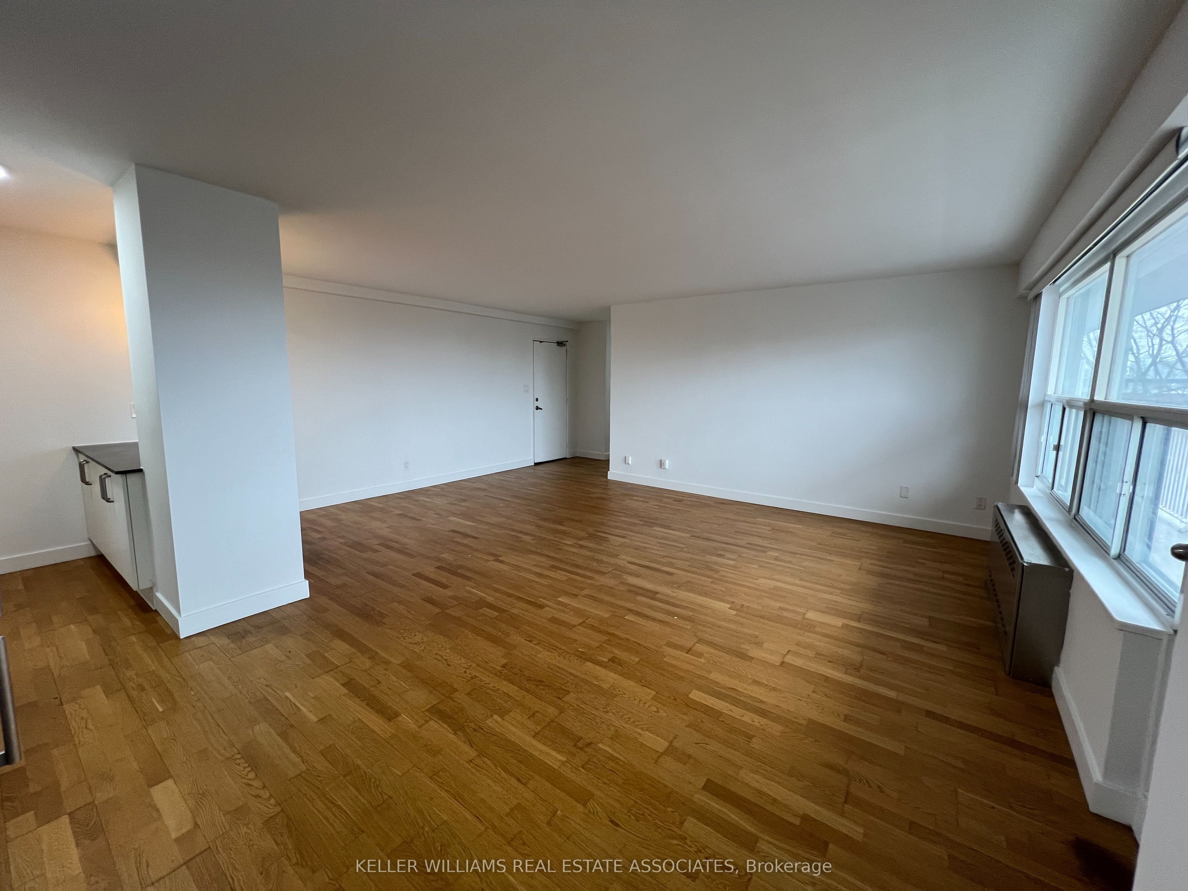 99 Tyndall Avenue, #607