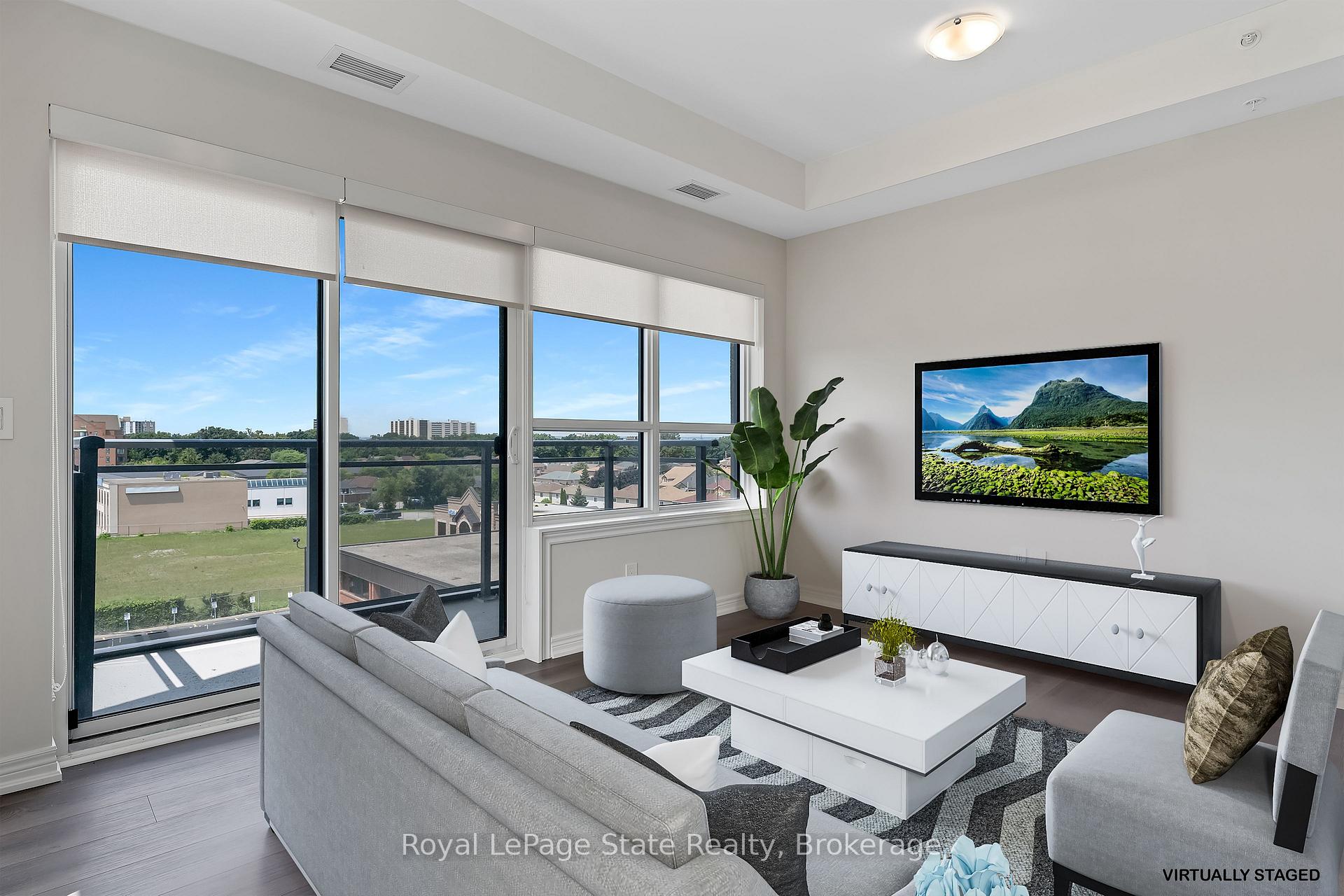 2 Bedrooms Condo at 121 8,  Hamilton For sale