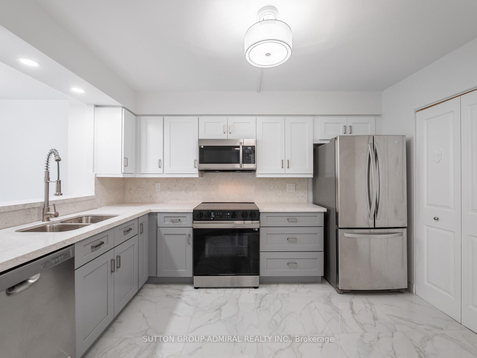 2 Bedrooms Condo at 120 Promenade, Vaughan For sale