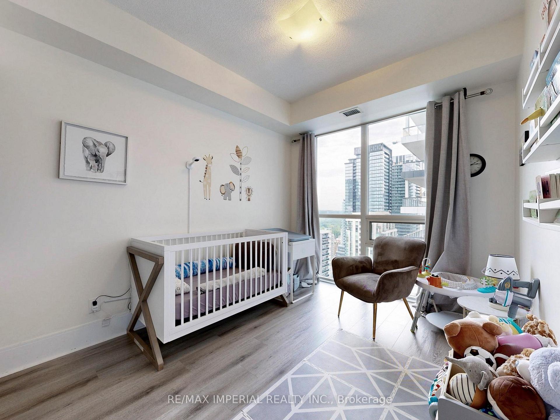 2 Bedrooms Condo at 25 Broadway, Toronto For sale