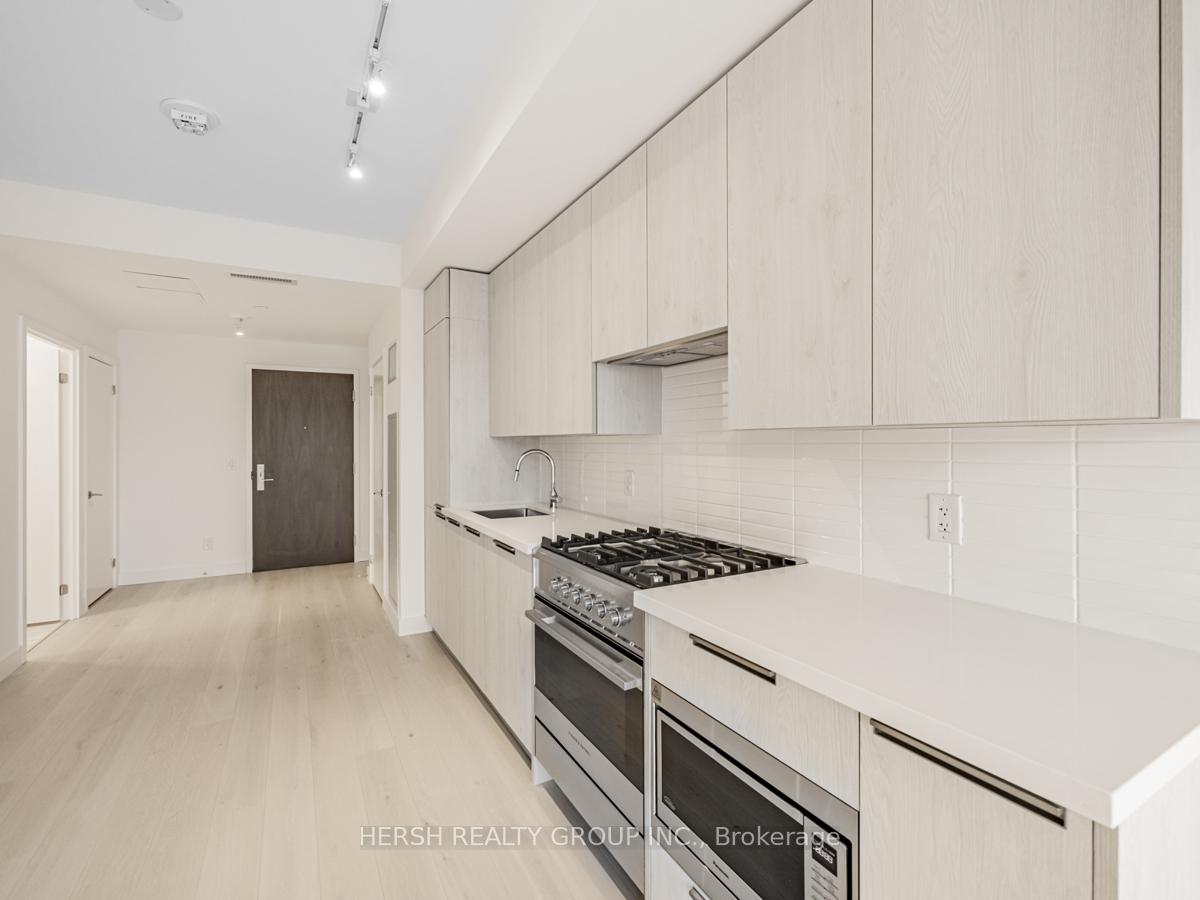 2 Bedrooms Condo at 160 Kingsway,  Toronto For sale