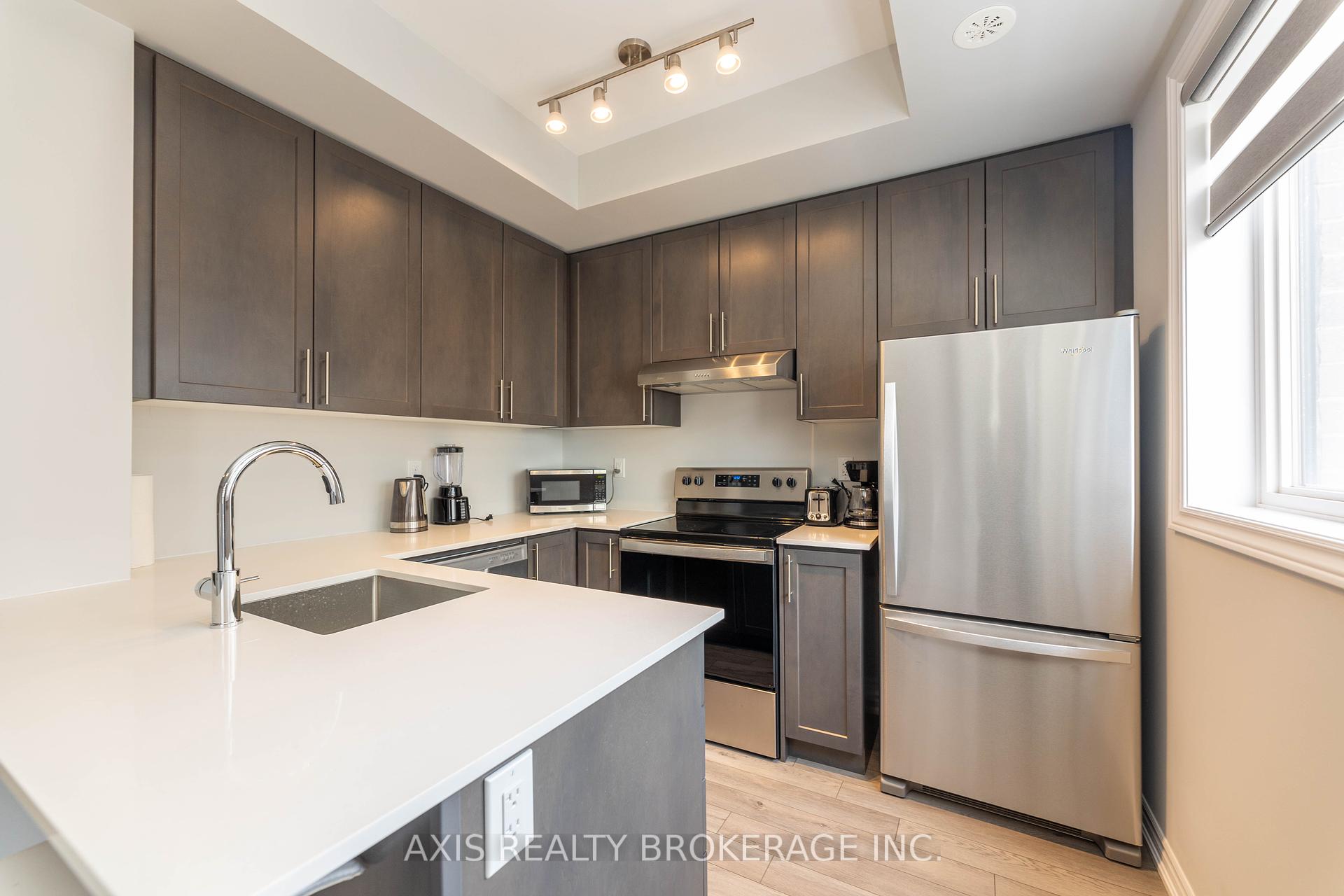 2 Bedrooms Condo at 349 Wheat Boom, Oakville For sale