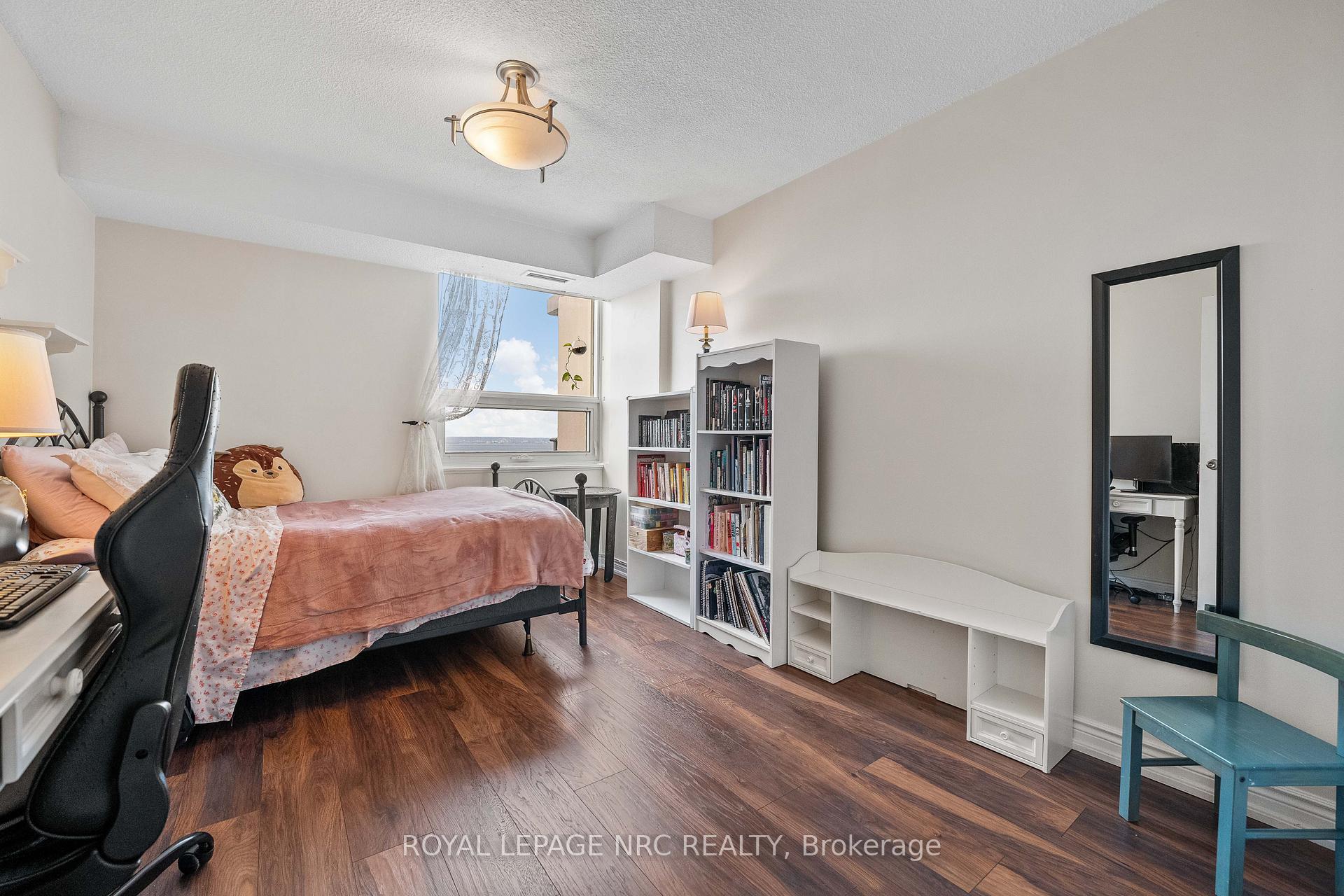 2 Bedrooms Condo at 500 GREEN, Hamilton For sale