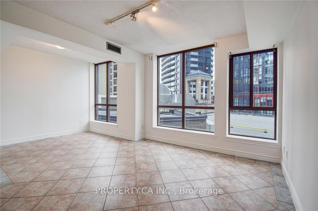 40 Scollard Street S #404, Toronto C02 Annex