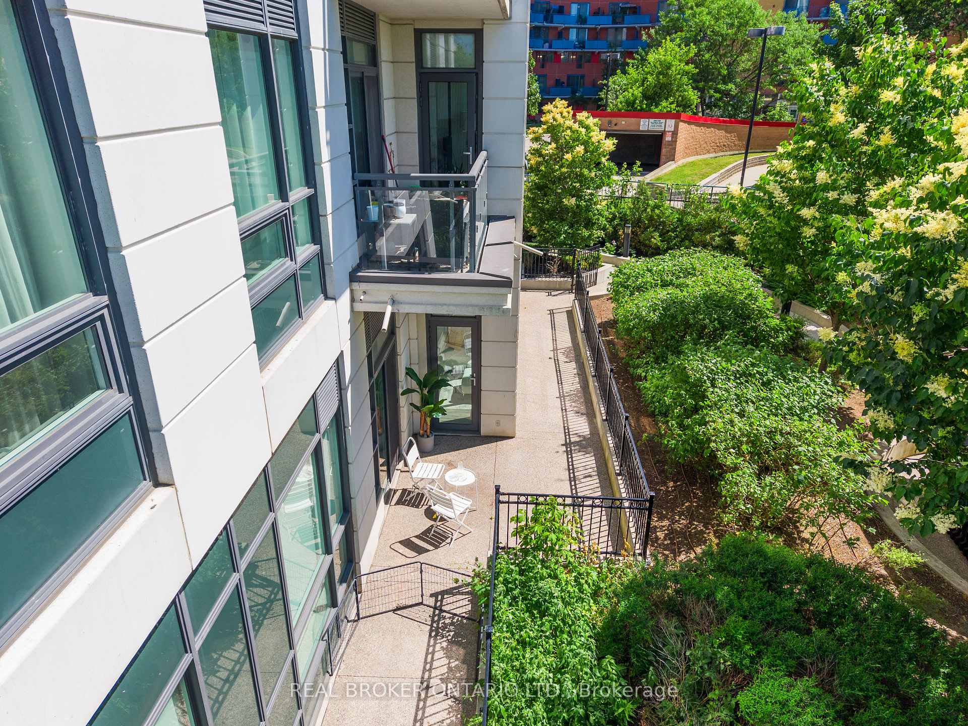 2 Bedrooms Condo at 840 Queen’s Plate, Toronto For sale