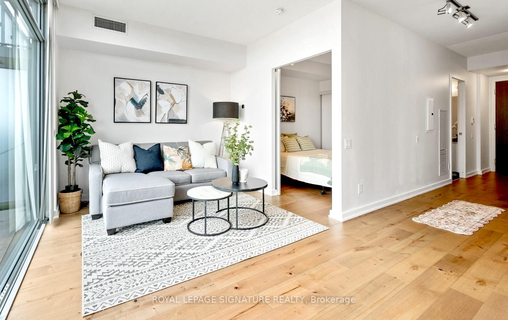 1 Bedroom Condo at 105 The Queens, Toronto For sale