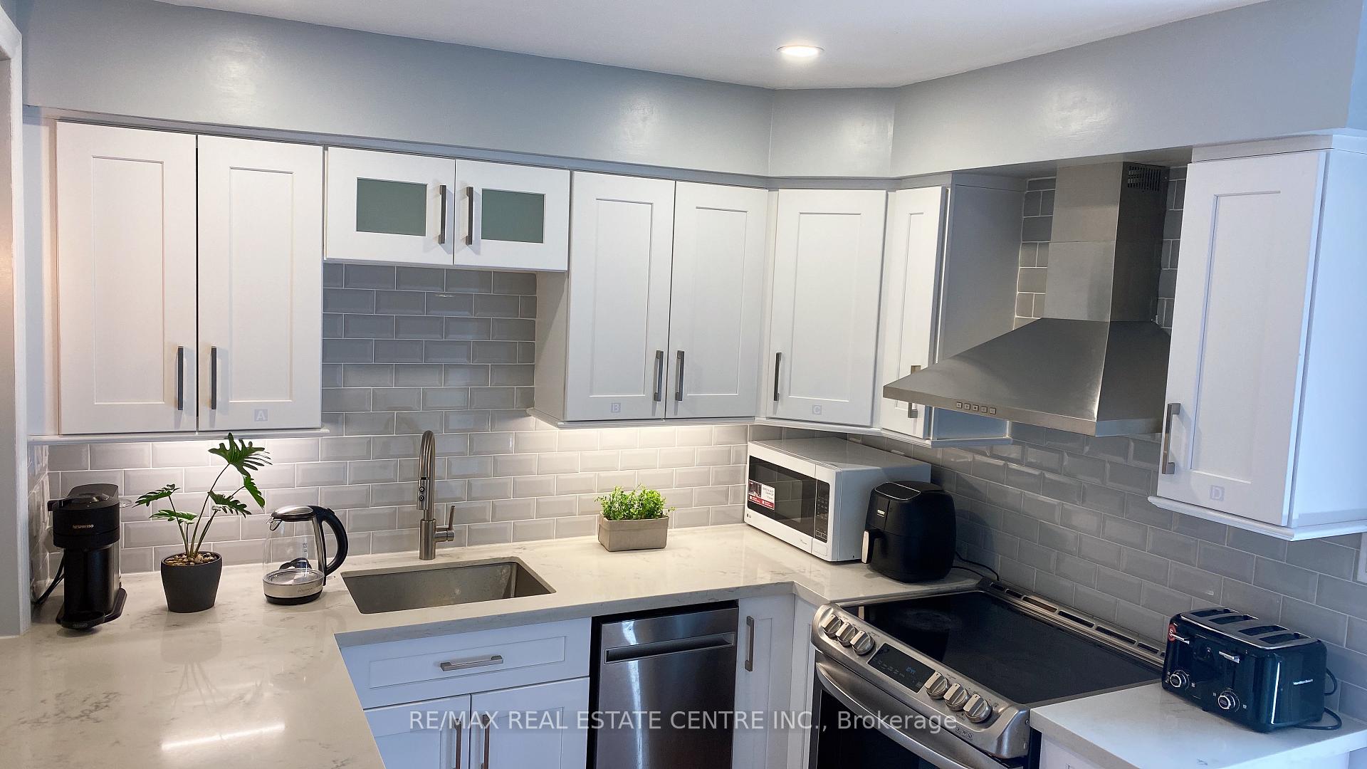 5 Bedrooms Condo at 34 San Roberto, Toronto For sale