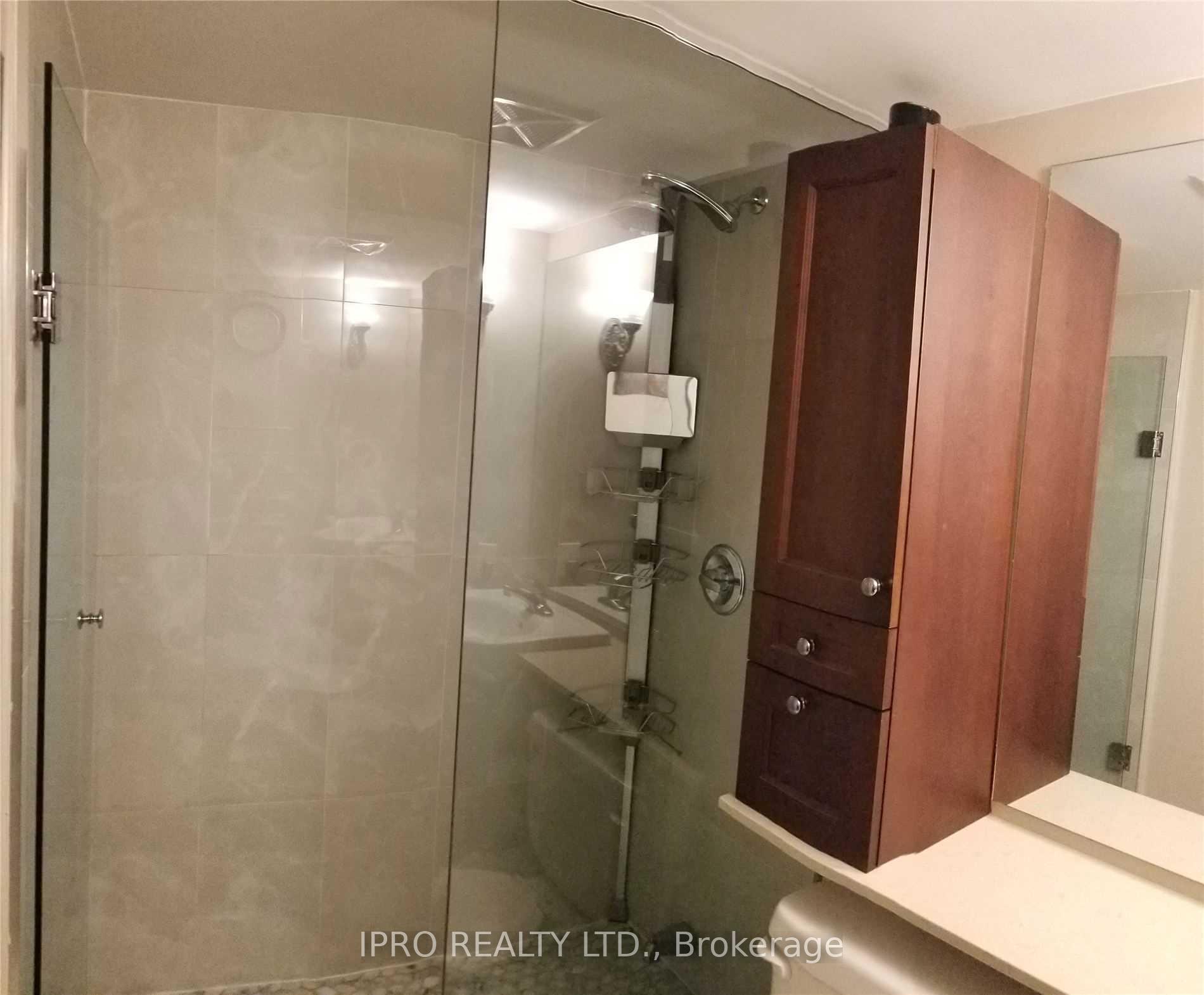 3 Bedrooms Condo at 1040 The Queensway,  Toronto For sale