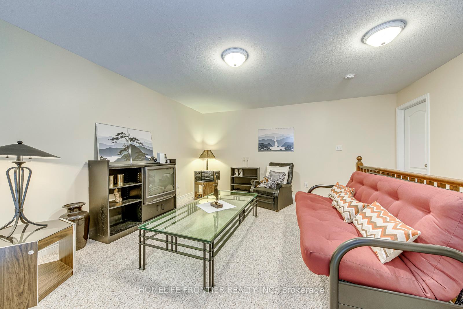 4 Bedrooms Condo at 90 Oakhampton,  Hamilton For sale