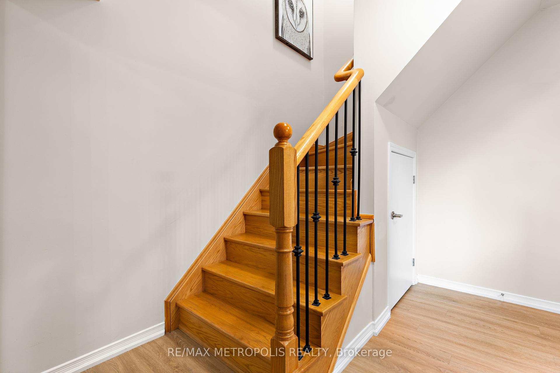 2 Bedrooms Condo at 24 Fieldway,  Toronto For sale