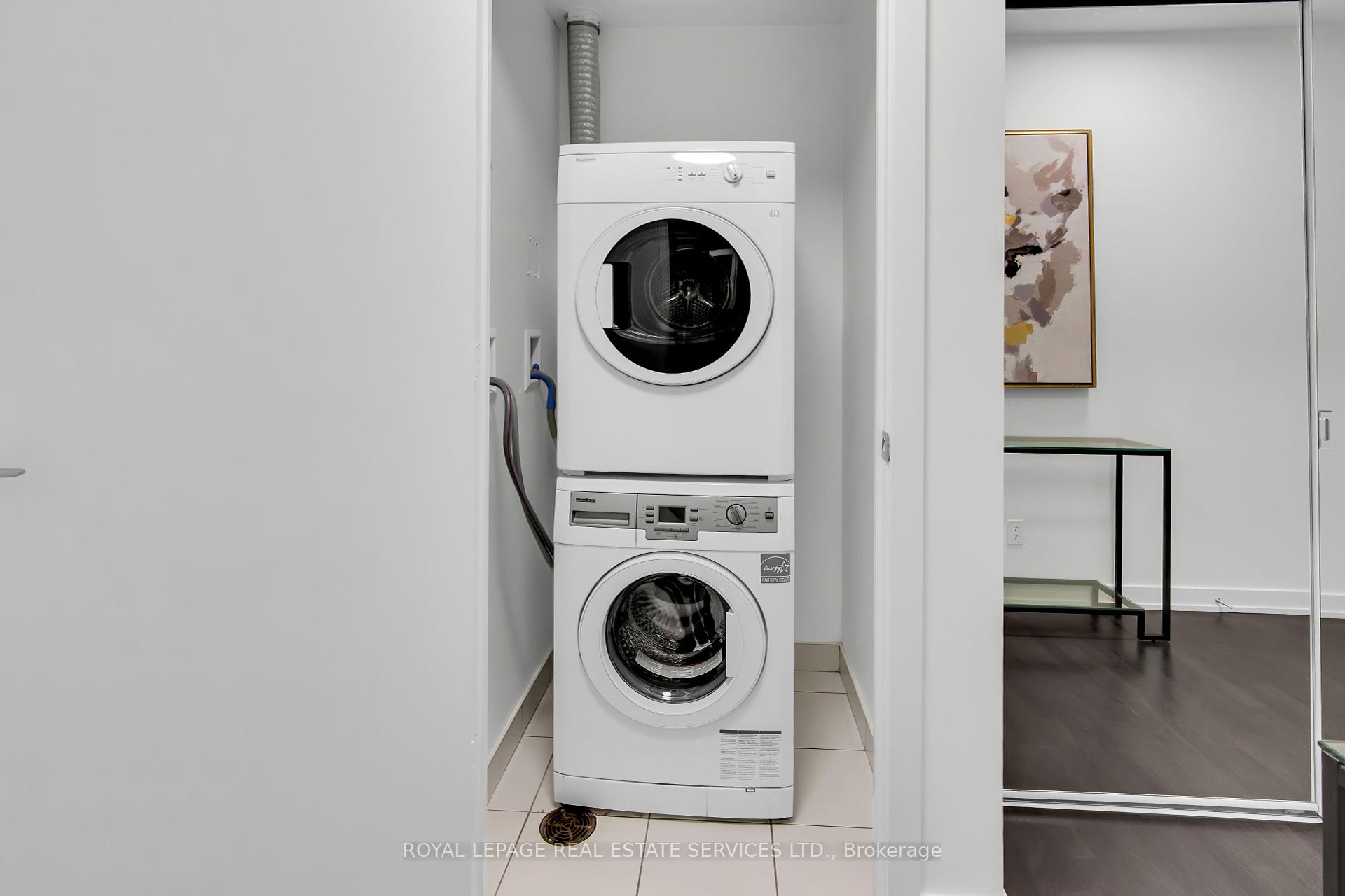3 Bedrooms Condo at 501 St Clair, Toronto For sale