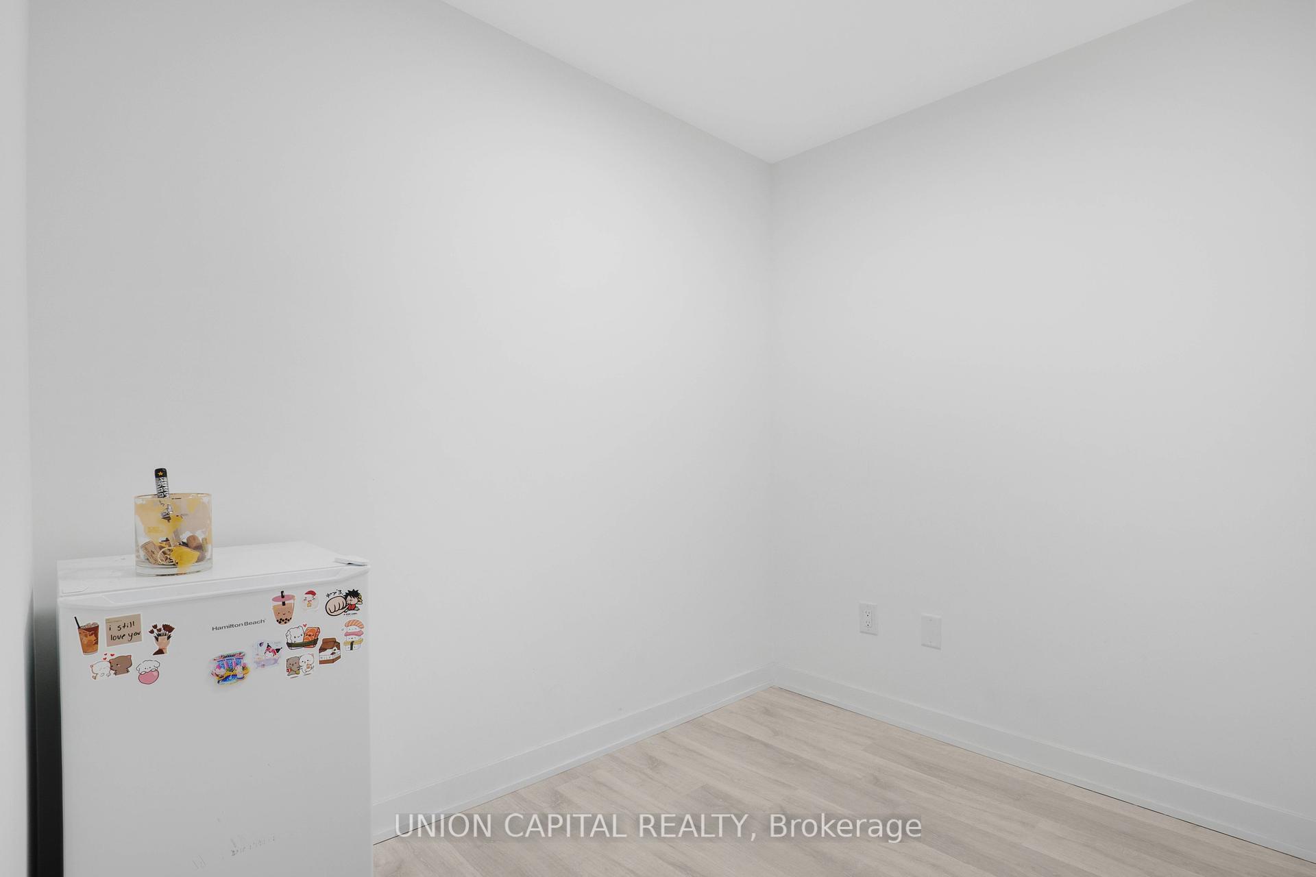 2 Bedrooms Condo at 215 Lakeshore, Mississauga For sale
