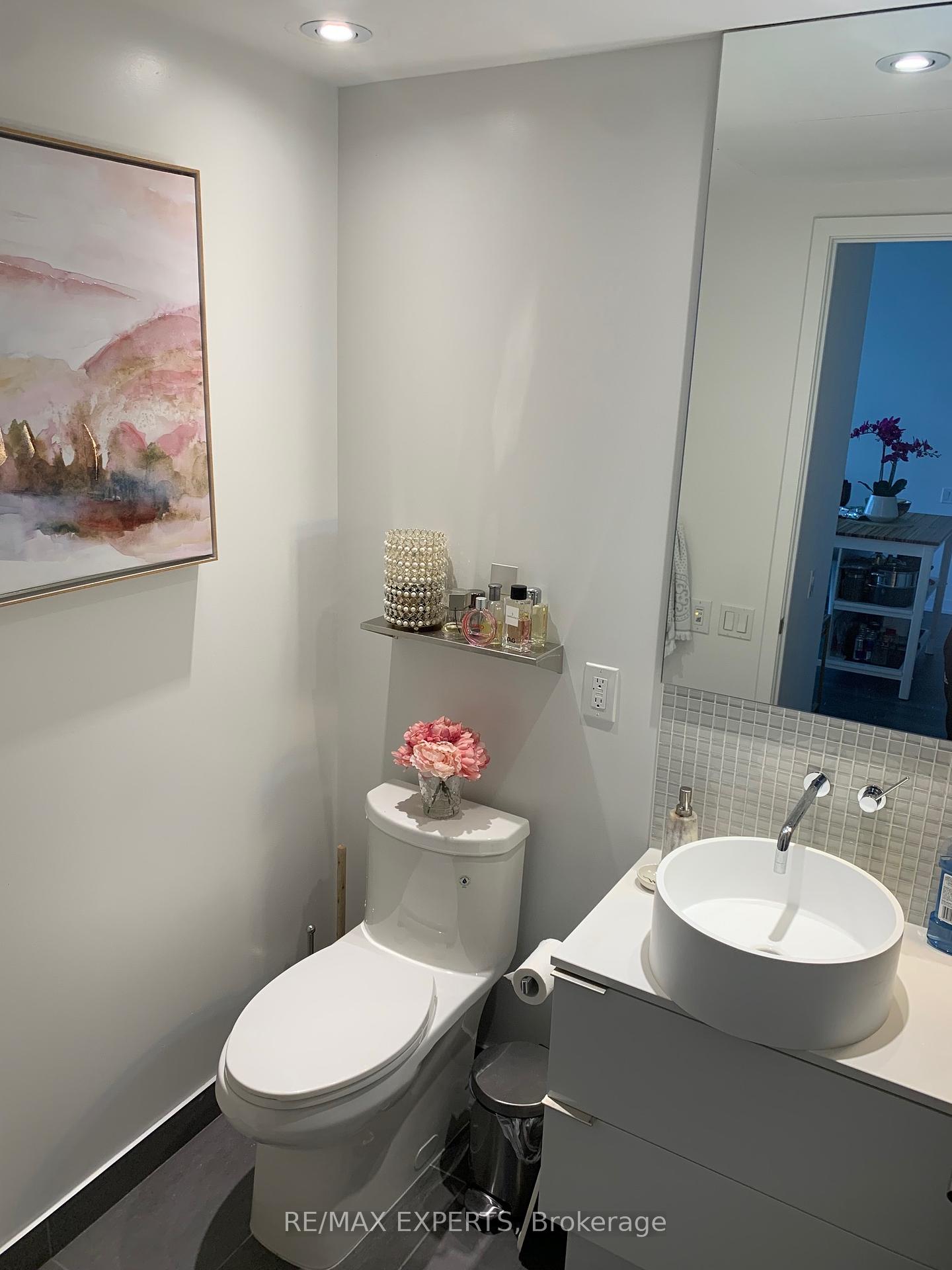 1 Bedroom Condo at 185 Roehampton, Toronto For sale