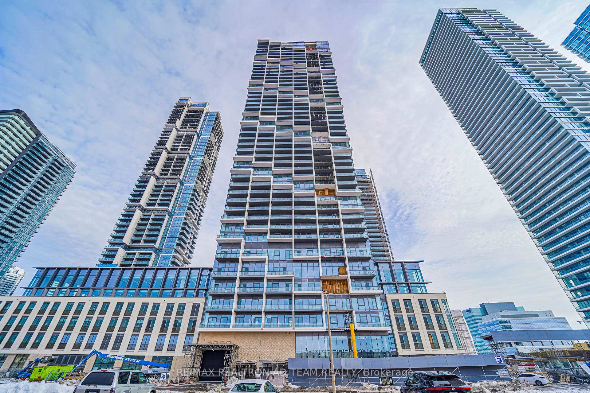 1 Bedroom Condo at 1000 Portage, Vaughan For sale