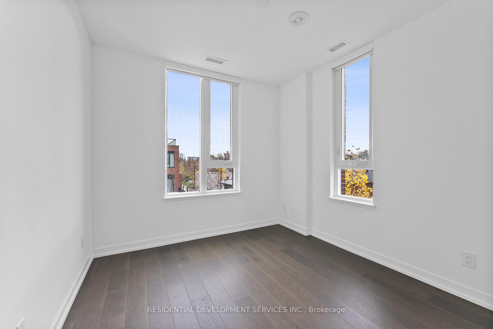 4 Bedrooms Condo at 15 Maryport,  Toronto For sale