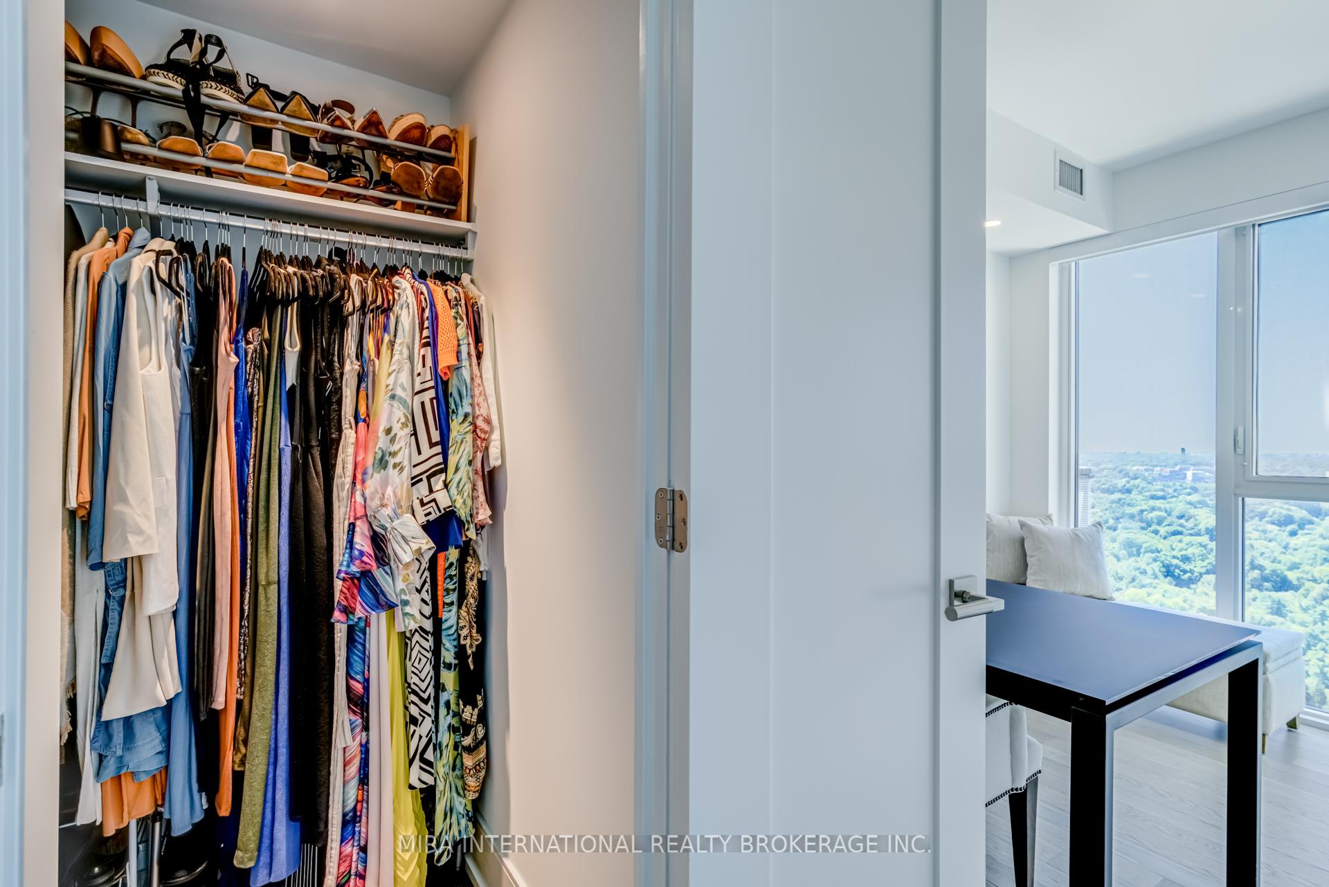 3 Bedrooms Condo at 30 Inn On The Park,  Toronto For sale