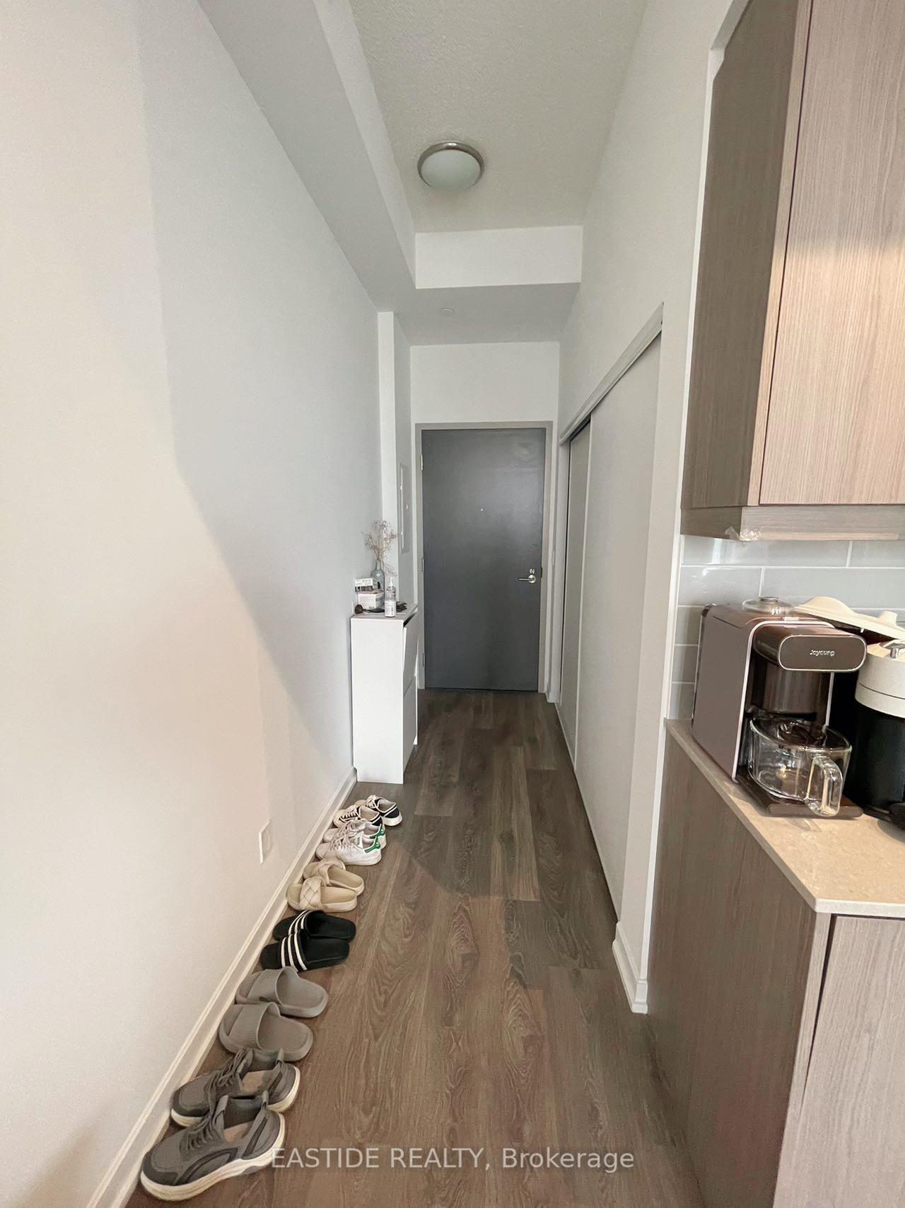 2 Bedrooms Condo at 36 Forest Manor, Toronto For sale