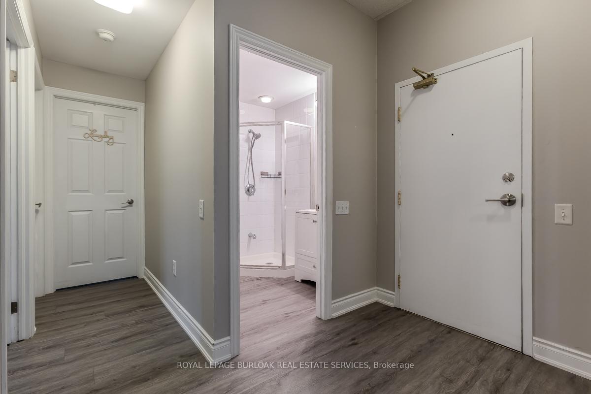 2 Bedrooms Condo at 2075 Amherst Heights, Burlington For sale
