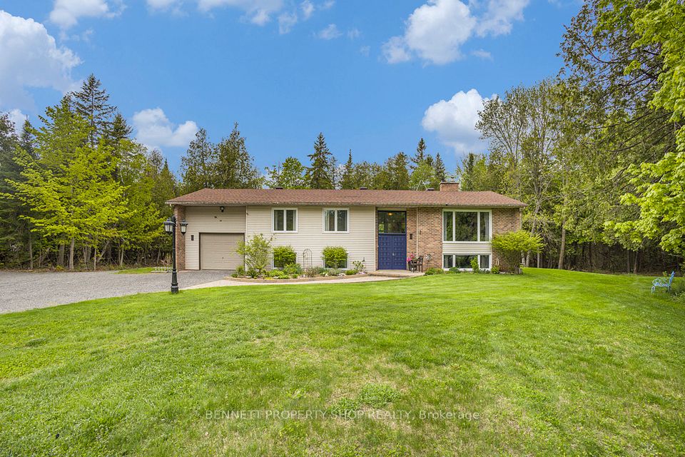 3089 Old Almonte